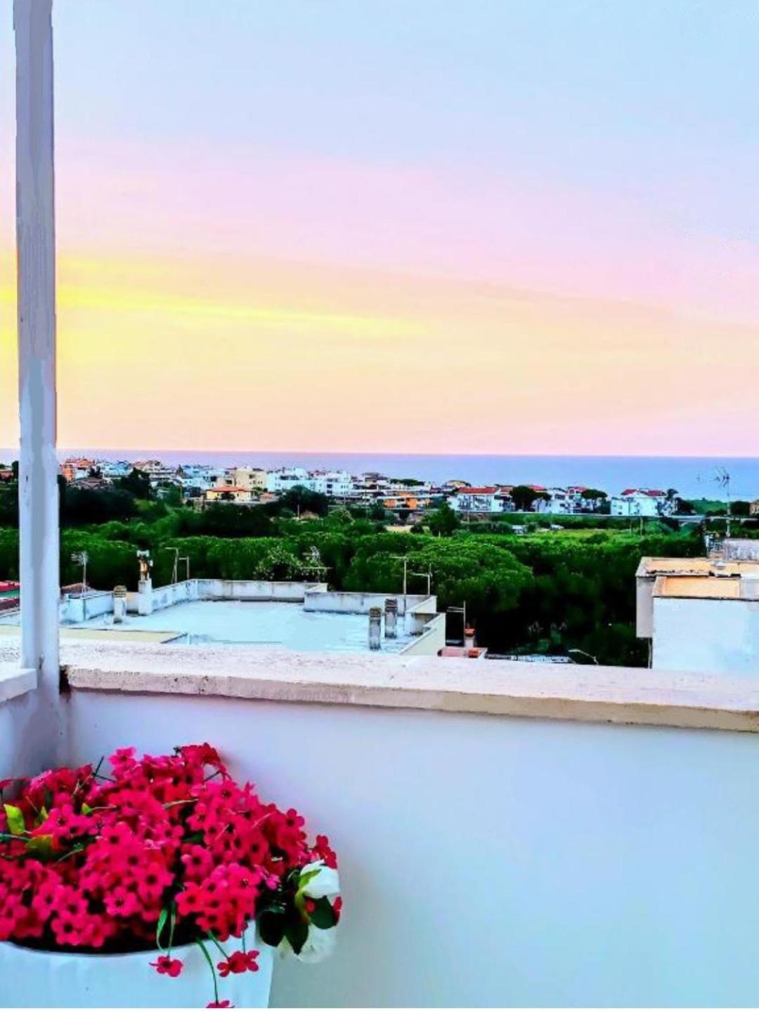 Appartamento Attico Di Design Vista Mare Santa Marinella Esterno foto